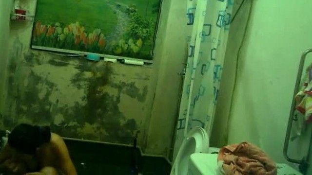 男女混住出租屋公共浴室暗藏攝影機偷拍大奶妹洗澡1