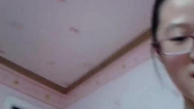 毛のない瞳の一流女子高生が全裸で自撮り スタイルも良くてピンクの胸も素敵です1。
