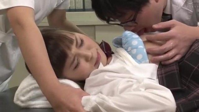 간호사도 구루로 도망치지 않고! 여자 ● 생 성희롱 건강 진단 강제 젖꼭지 이키 치한