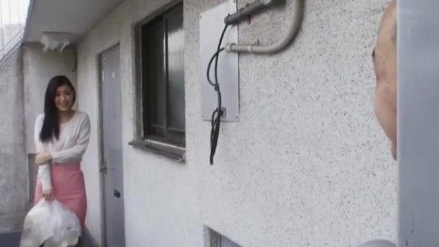 沮喪的住宅區妻子和懷孕的父親並木登子之間的大汗淋漓的中出風流韻事