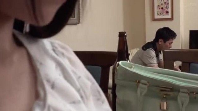 同窓会で再会した既婚者の元カノをエアコンが壊れたこの部屋に泊めて汗だくでハメ狂った時間。 富田優衣