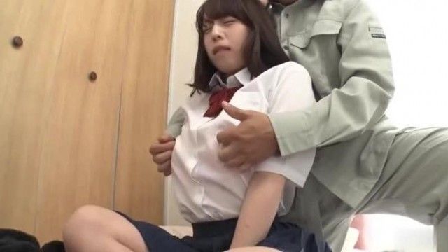 SCPX-329 被中年大叔親到發情的小美女做愛花樣很多哦！發情起來超想要爸爸把精子射給她
