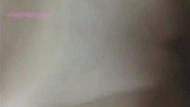 粉丝炮友啪啪高潮尿失禁喷了炮友一身淫水有点不好意思