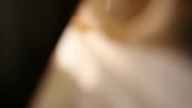 温柔学妹篇-小学妹太嫩不敢使劲操穿着衣服直接无套插嫩穴