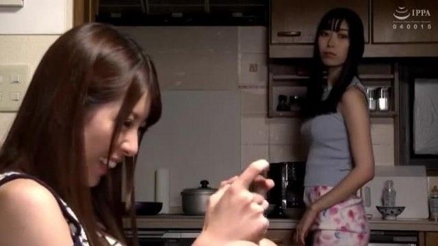 AUKG-470 媽媽母親蕾絲邊 ～與拖油瓶搞蕾絲邊最棒了～ 黑川堇 葵玲奈