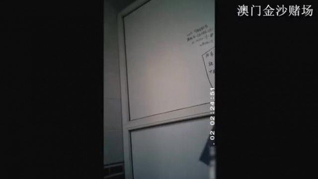 【廁所偷拍】國內牛人潛入大學女廁近距離偷拍幾個漂亮妹子