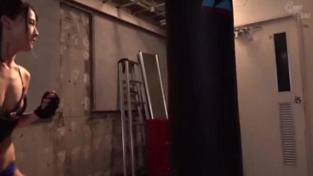 美人ファイター輪姦地獄 マッスル凌辱サブミッションFUCK！ 向井藍