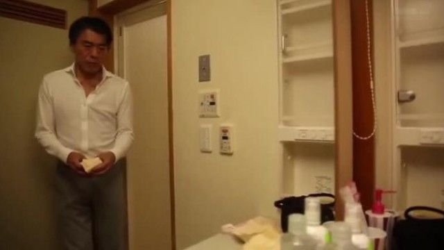 浮気妻 夫に隠れて義父に抱かれて…。 ゆいの
