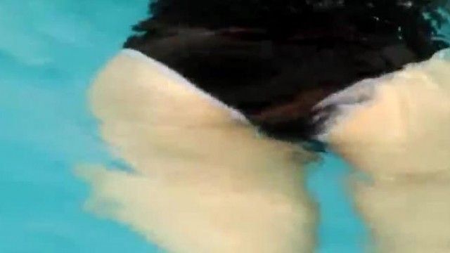 裏を見て！ 青山ローラ