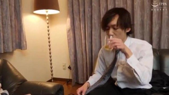 寝取られおっぱいNTR 自慢の巨乳嫁が俺の友達に揉みまくられて中出しまでされていた 若月みいな