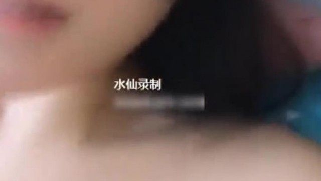 5750-別のかなり悪い美人アンカーが素晴らしい口で一度に3人の肉厚な男性をPKします