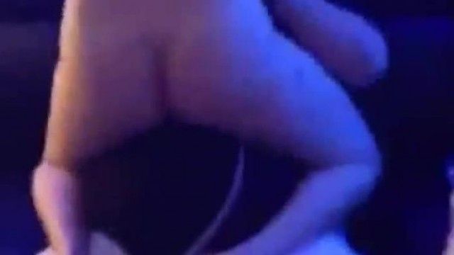 5709-夜總會小騷貨調戲中年大叔非常會玩嗨的一B啊