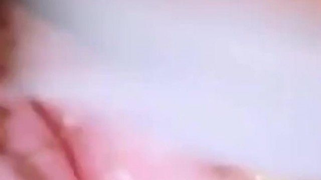 5484-A rich man paid a huge sum of money for a female professor to go to a foot bath shop to seduce a male technician.