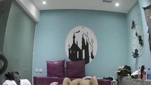 5302-The castle room of the love hotel was secretly photographed. There was no class in the afternoon and the four-eyed boy and his girlfriend were staying in a room.