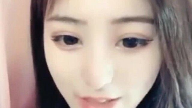 气质不错高颜值粉逼妹子脱衣舞诱惑