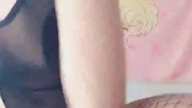 顏值不錯騷氣少婦性感情趣裝網襪振動棒大力抽插大量噴