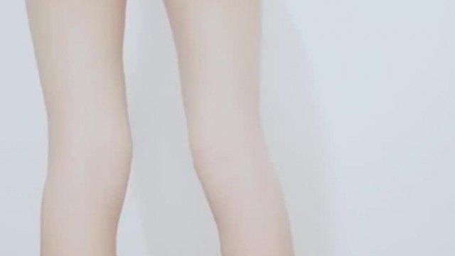 逼逼微毛苗条嫩妹子脱光光诱惑秀看着年龄不大漏奶漏逼自摸