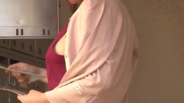 RDT-213 「ちょっとそこまでだから…」と不用意にノーブラで出歩く巨乳妻は知らぬ間に男を誘惑して… 4
