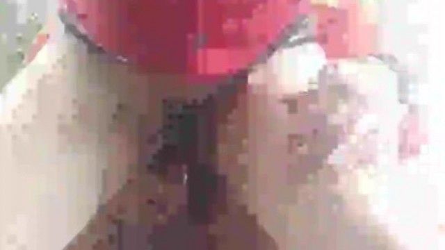 户外主播小甜甜野外玩3P大秀，老司机帮人破处必须草出血