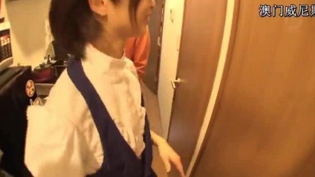 川上奈々美がギャルでコスって中出しお宅訪問