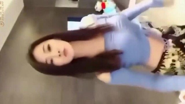 台湾某电视剧一线女艺人在家性感热舞自拍流出