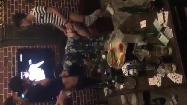 Farewell single birthday party, invite spread girls to KTV to have a 3P sex party
