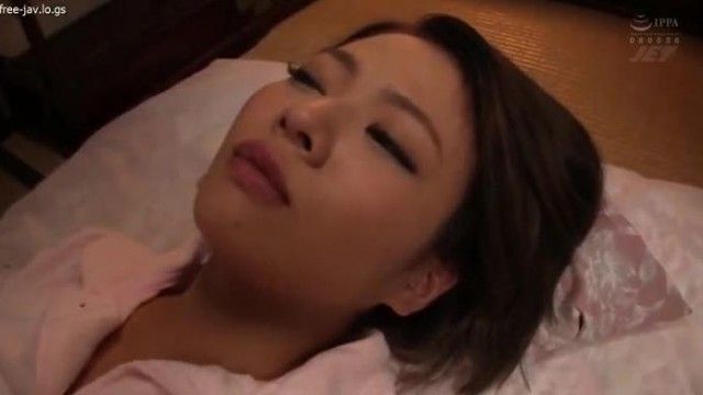 夫婦で田舎へ里帰りしたらヤリたい盛りを迎えた甥っ子のウチの嫁に対するはぁはぁ視線がヤバい 今井夏帆