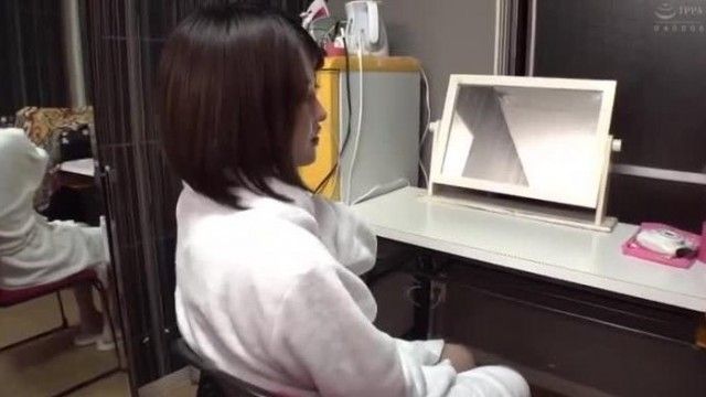 深度採訪一位早上醒來變成少婦的男上班族。女性。
