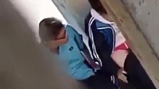 现在的学生都这么敢玩的吗 白天直接在外面做爱 女学生还观音坐莲的玩