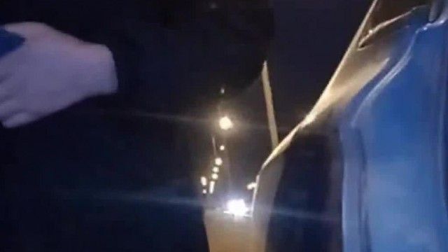 骚气少妇驾车户外啪啪秀停路边口交后入 不时有人经过打一炮换一地 很是刺激喜欢不要错过