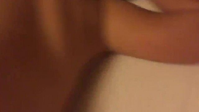 Those crazy and embarrassing things between a sex-addicted girl with a devilish figure and her boyfriend Beautiful waist and butt + panting and moaning + crazy riding + uniform rear entry + female on top HD version 1080P