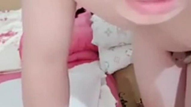【国内自画撮り生放送】コケティッシュな若妻とスケベカップルのセックスショー