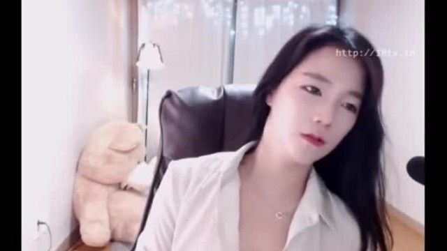超正大美妞 徐艳 0820M 揉奶扣穴 卖力进出紧致小穴发出啪啪的响声