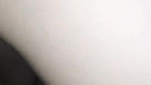 实力男主播逍遥龙哥和朋友半夜驱车到郊外公园和白虎妹子户外3P直播