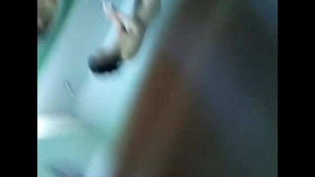 妹紙不聽話被男友吊著用湯匙打BB，哭著認錯，然後放下來再狠狠操 咪咪很大很漂亮