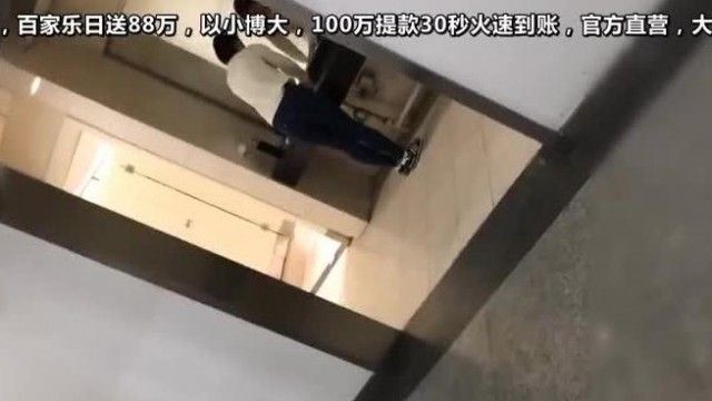 潜入医学院女厕偷窥毛好多啊