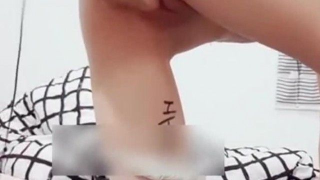 极品爆乳女神私人玩物之小护士诱惑白丝长腿巨乳自慰淫语湿哒哒