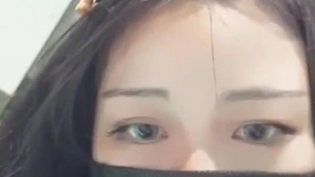 无毛一线天粉木耳奈奈7.27一多秀身材丰满性感一线天粉穴水汪汪坐在马桶上飙尿