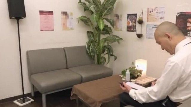 During training for new employees at a high-end beauty salon, she is forced to perform a treatment in an obscene position, and even though she hates having her beautiful ass massaged, she becomes so horny that her anal juices overflow...