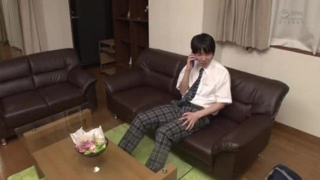 今、家には姉とボクの2人きり。いつの日からか親がいない時は、いつも下着姿で胸やお尻を見せつけてきたり、ふざけて絡みついてくる姉！それに興奮を隠していたけ
