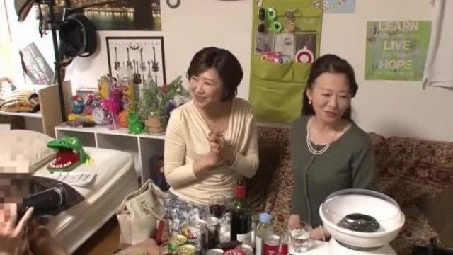 A DVD that secretly films a handsome man taking a mature woman into his room and having sex with her. ~Forcibly made me cum~ Mom's volleyball brought by a handsome friend