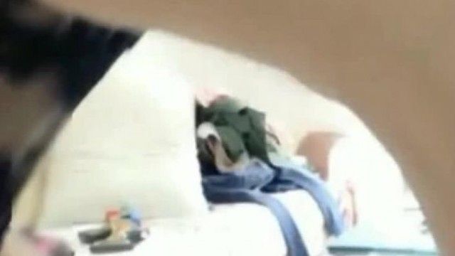 外表清纯白嫩长发重庆美女主播肉丝短裙户外真空直播无视路