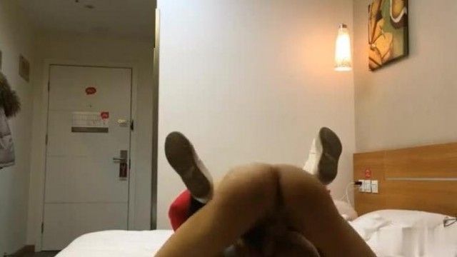 [本土精选!] 呆哥 少女还在跟妈妈聊天 男友的肉棒已经蠢蠢欲动了 最后被操到哭惹? ?? ? ???