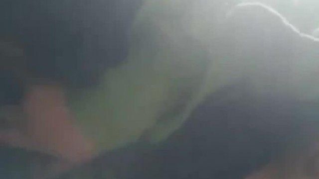 爬山爬到汗流浃背慾火焚身~直接找了登山客一起野外激啪~