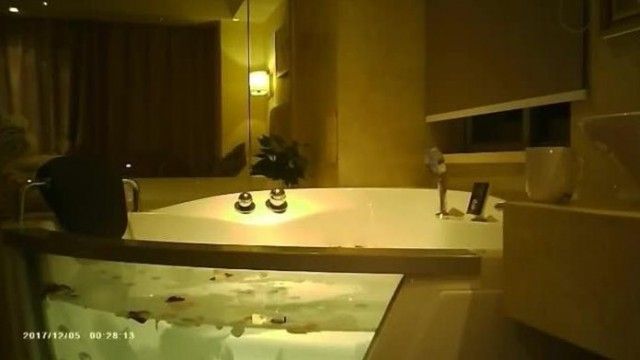 佛爷最新几天没干就逼痒的离异气质少妇第3部刚从老家回来就酒店约炮先来个鲜花浴去疲劳720P高清
