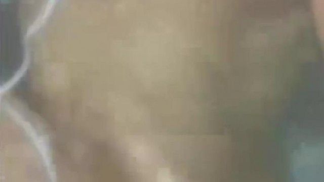 刚成年小妹到浴室才有空间 自慰又自拍她爸妈应该都不知道