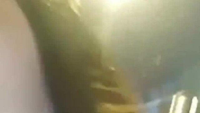 脱了内裤说自己好多水跟白带! 青春女主播半夜发痒找捲毛男野外%%口爆