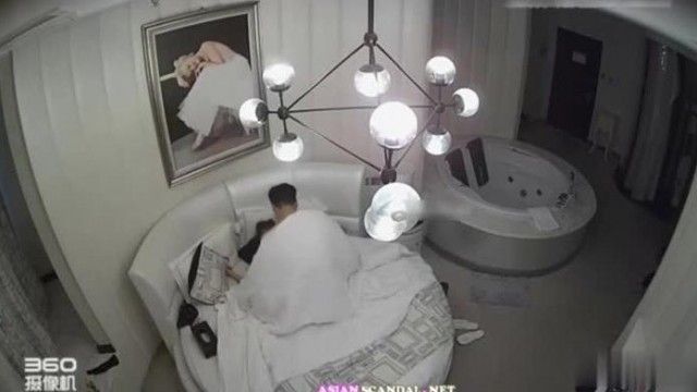 [偷拍系列] 下班约女同事到饭店一夜两炮