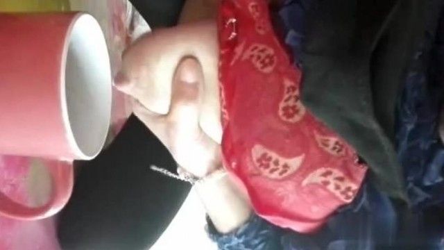 年轻妈妈以为要拍挤奶影片来面试  现录一段寄出