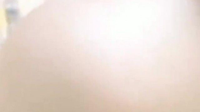 気まぐれな妹ハニーと惨めなセックスパートナーがさまざまな体位を解き放つ、口内挿入と口内挿入は必見です!!